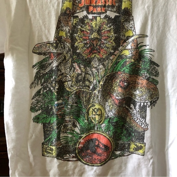 Jurassic World white short sleeve graphic tee in size L - Picture 3 of 6